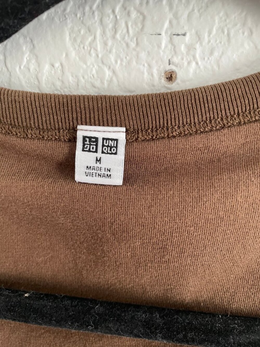Uniqlo Built In Bra Top - Picture 2 of 5